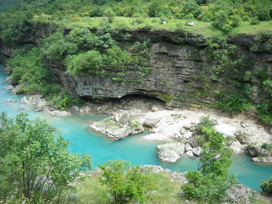 ... der längste und tiefste Canyon Europas. Er gehört, neben der Colorado-Schlucht in den USA und einigen asiatischen Schluchten zu den größten Schluchten der Welt. Einmalig schön.