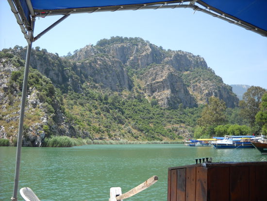 Daylan: 
Die Königsgräber im ionischen Stil sind griechischen Tempeln ähnlich.