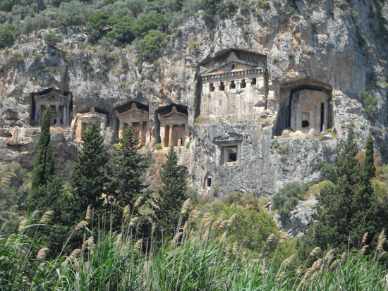 Daylan:
Die karischen Königsgräber stammen aus dem 4.  Jh. v. Chr.