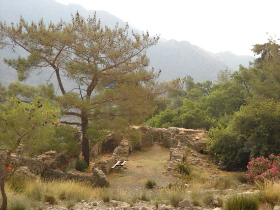 Der Aufstieg zu den Feuerfeldern Chimaira ist ziemlich steil.