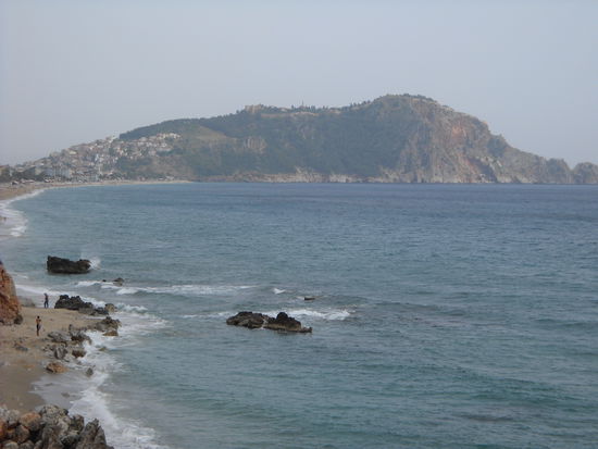 Blick auf den Burgberg von Alanya - wir waren entsetzt, wie hier die Küste mit Hotelbauten verhunzt wurde.