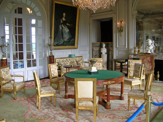 An diesem Tisch wurden die Schlussdokumente des Wiener Kongresses unterschrieben, an denen Talleyrand massgeblich mitwirkte.