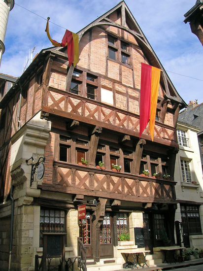 Das "Rote Haus" in Chinon, in welchem heute ein Top-Restaurant untergebracht ist.