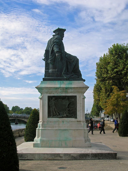 Francois Rabelais, der große französische Schriftsteller, verbrachte einen Teil seiner Jugend in Chinon.