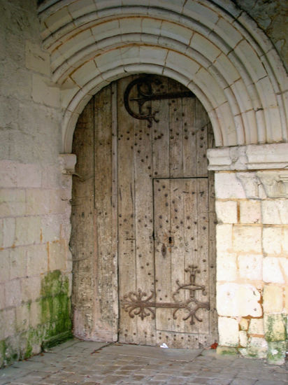 Die Pfarrkirche St-Michel in Fontevraud - sie enthält eine große Anzahl von Kunstschätzen.