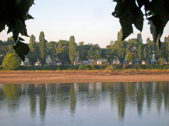 Unser Campingplatz in Chateauneuf-sur-Loire, direkt am Fluss.