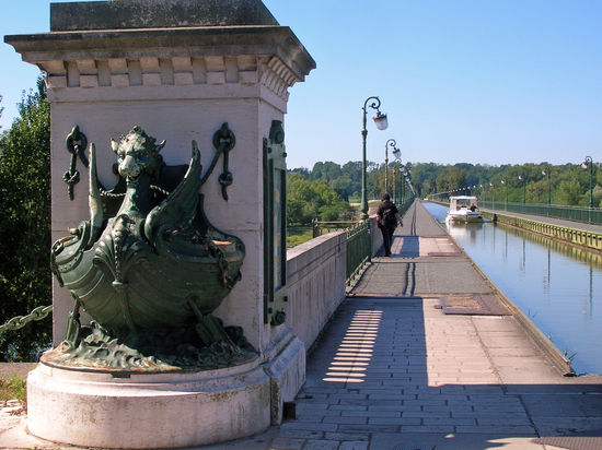 Pont de Briare - diese berühmte Kanalbrücke über die Loire wurde unter Mitwirkung von Gustave Eiffel (Pariser Eiffelturm) gebaut.