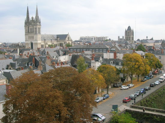 Auf unserem Rundgang durch die Altstadt von Angers besichtigen wir auch die Kathedrale St-Maurice.