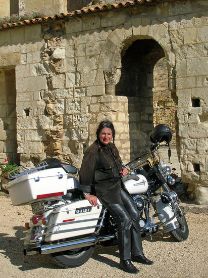 Ancienne Abbaye'Asnieres -
die malerischen Ruinen - nicht Uschi - stammen von einem bedeutenden Kloster aus dem 12. Jh..