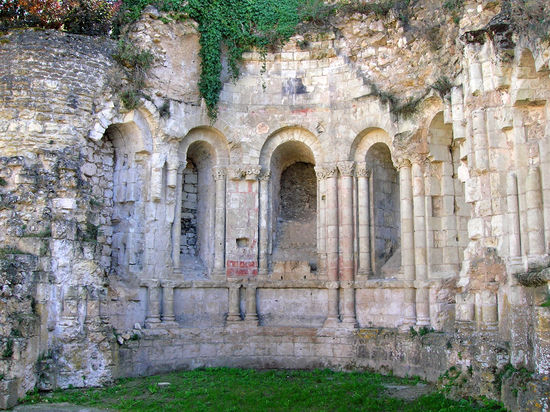 Montreuil-Bellay: Von der Abteikirche Saint Pierre sind nur nach Ruinen erhalten. Sie wurde von den Hugenotten im 16. Jh. in Brand gesetzt.