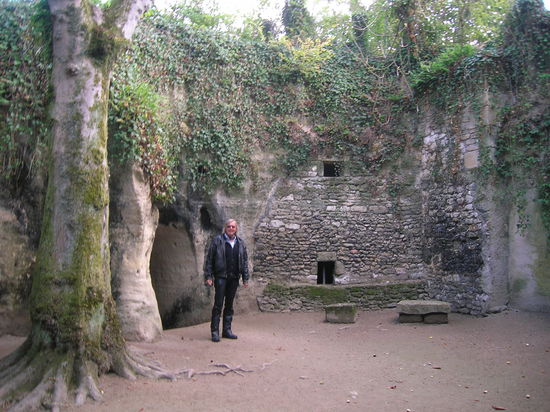 Rochemenier: Man kann hier sehen, wie die Bauern bis 1930 gewohnt und gelebt haben - Rolf gehörte natürlich nicht dazu!