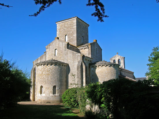 Kirche in Germigny-des-Pres, eines der ältesten Gotteshäuser Frankreichs.