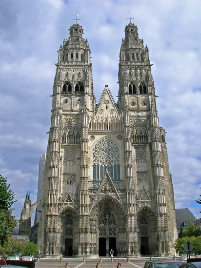 Kathedrale St-Gatien in Tours mit wunderschönen Glasmalereien.