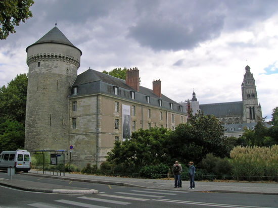 Schloss in Tours - enthält heute ein Museum.