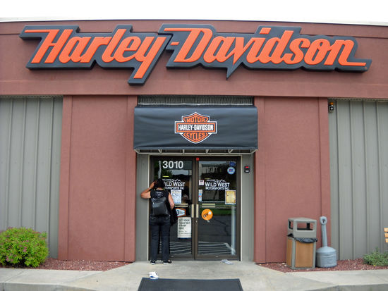Mal schauen, was es so Neues gibt bei unserem Harley-Dealer in Greeley.