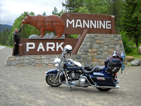 Hier sind wir bereits in Kanada - wir fahren auf dem Highway No. 1 - dem Trans-Canada-Highway, eine der längsten Straßenverbindungen der Welt.