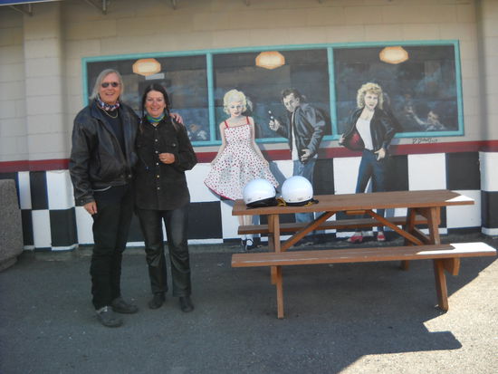 Das Visitor Center in Cache Creek war geschmückt mit bekannten Figuren aus den 60ern Jahren. Auch hier konnten wir unsere Mails checken etc.