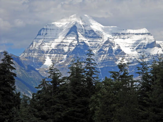 Auf dem Yellowhead Highway kommen wir dem Mount Robson (3.954 m) immer näher.