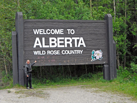 Wir erreichen die Provinz Alberta - Wild Rose Country!