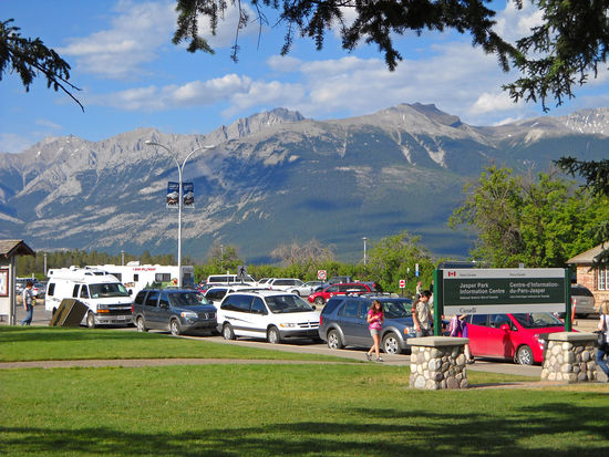 Jasper - wie man sieht, wimmelt es in dem kleinen Ort von Autos und Touristen.