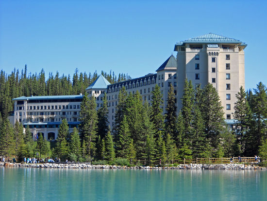 Fairmont Chateau Lake Louise - aufgrund der phantastischen Aussicht ein Luxushotel, welches jedoch meist ausgebucht ist.