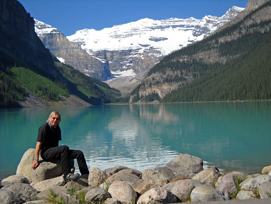 Lake Louise - Rolf natürlich wie immer am Abgrund.