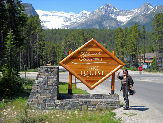 Pflichtfoto an jedem schönen Schild - ein "Muß" für Auto- und Motorradfahrer.