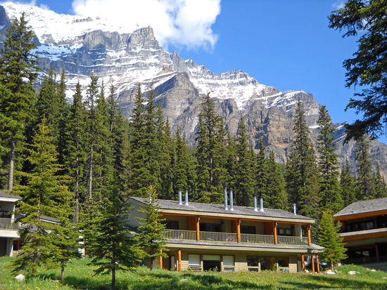 Von den Zimmern der Lake Moraine Lodge hat man einen herrlichen Blick auf den See. Zwar bot der Manager uns das Zimmer für 300 kanad. Dollar an, statt normal 600, doch es war für uns noch viel zu teuer.