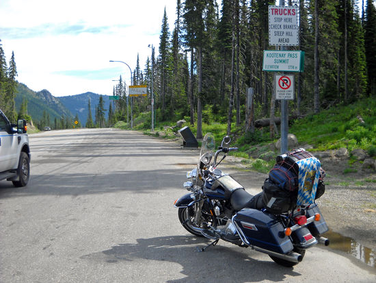 Über den Kootenay Pass, 1.774 m, geht es durch die Selkirk Mountains Richtung amerikanische Grenze.