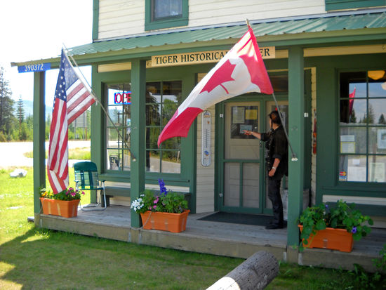 Im historischen Tiger schauen wir uns das örtliche Heimatmuseum, incl. Krimskramsladen, an. Stundenlang könnte ich hier verweilen.