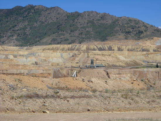 In Butte wird Erz im Tagebau gewonnen, wie man hier sehen kann.