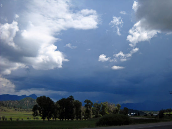 Schon am Morgen sehen wir dunkle Wolken am Himmel und ändern daher unsere Reisepläne.