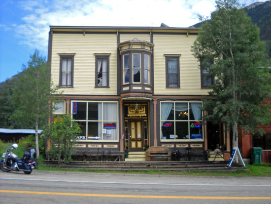 In dem kleinen Ort Rico im Dolores Tal fanden wir dieses schöne alte Haus, welches ein Cafe und einige Hotelzimmer beherbergt. Super!