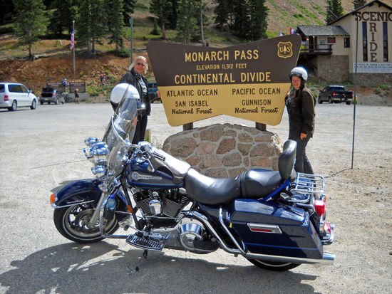 Zum ersten Mal auf dem Monarch-Pass, 3448 m, bei Sonnenschein. Bei früheren Besuch hat es immer geregnet oder geschneit.