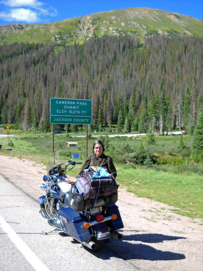 Auf dem Cameron Pass, 3.132 m. Hier ist kaum Verkehr, was natürlich das Motorrad fahren besonders schön macht.