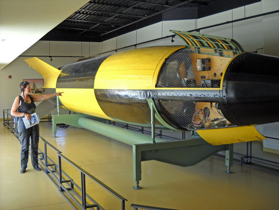 V2 Rakete - V heißt "Vergeltungswaffe"