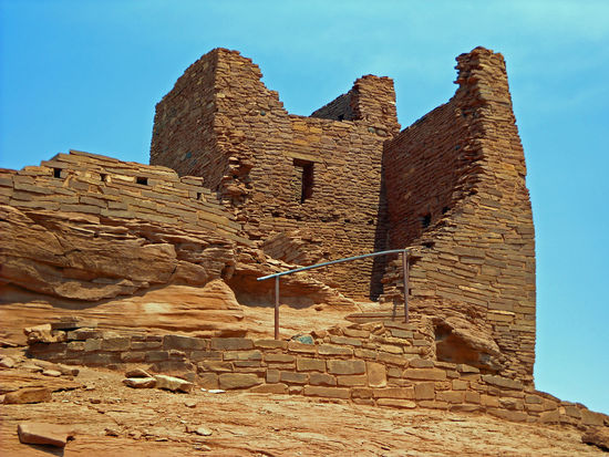 Im Wupatki Pueblo NM - hier wurden fast 2.600 prähistorische Fundstellen entdeckt, u. a. die Ruinen von Pueblos der Anasazi-Kultur.