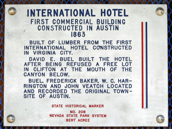 Dieses Schild fanden wir an dem ziemlich vergammelten Haus!