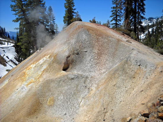 Im Lassen Volcanic NP gibt es noch viel vulkanische Aktivitäten.