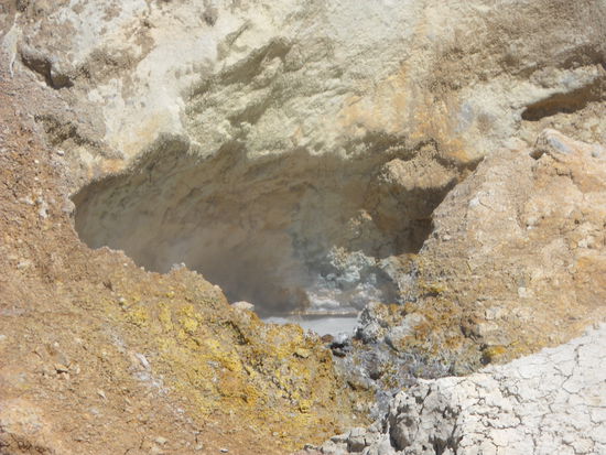 "Sulphur Works" -  kochende Schlammlöcher und heiße Quellen im Lassen Volcanic NP.