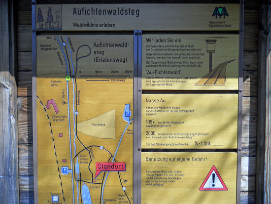 Hinweistafel am Beginn des Aufichtensteges - Nationalpark Bayerischer Wald - Spiegelau - Niederbayern.