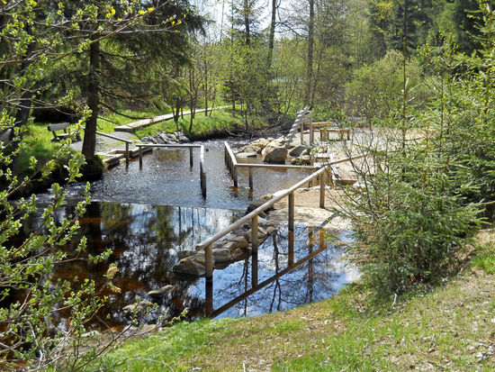 Naturkneippanlage im Gemeindepark Spiegelau im Nationalpark Bayerischer Wald.