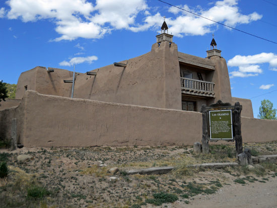 In Las Trampas sehen wir eine spanische Mission, die San Jose de Gracia Church, gebaut zwischen 1760 und 1776. Leider ist das Anschauen nur von Außen möglich.