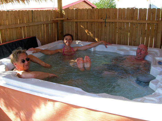 Hotel Trail Rider's Inn - Tombstone, Arizona
Im Whirl-Pool vergnügen sich hier Rudi, Angelika und Freddy.