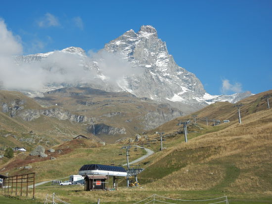 Von Breuil-Cervinia führt ein Saumpfad über den 3.301 m hohen Theodulpass nach Zermatt.