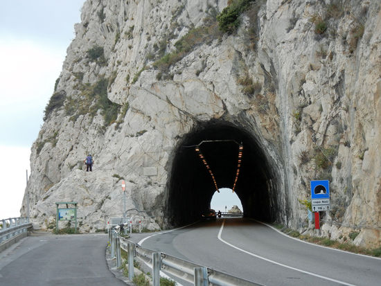 Via Aurelia -  Am Capo Noli haben wir einen Fotostopp eingelegt und die Kletterer in den Felsen bewundert.