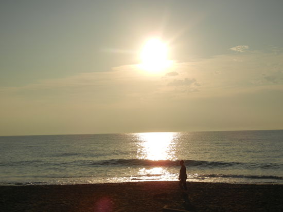 Morgens um 8 Uhr am Strand von Ceriale ...