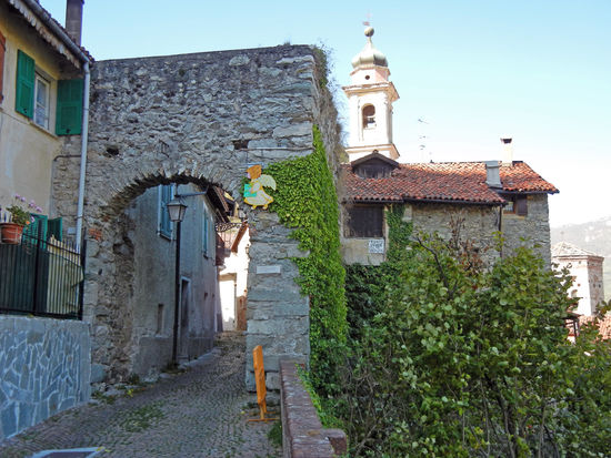 Garessio - Wir schauen uns das mittelalterliche Städtchen an, mit seinen malerischen Gassen und Häusern.