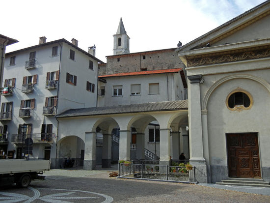 Ormea - Etappenort am "Roten Weg" des alle acht Alpenstaaten passierenden Fernwanderweges Via Alpina.