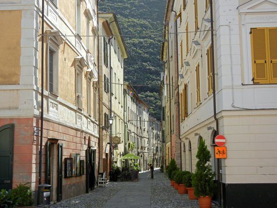 In den alten Gassen von Finalborgo